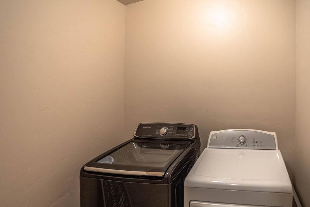 Hot Tub . Spacious . Pets . Central . Boat Parking レイク・ハヴァス・シティ エクステリア 写真