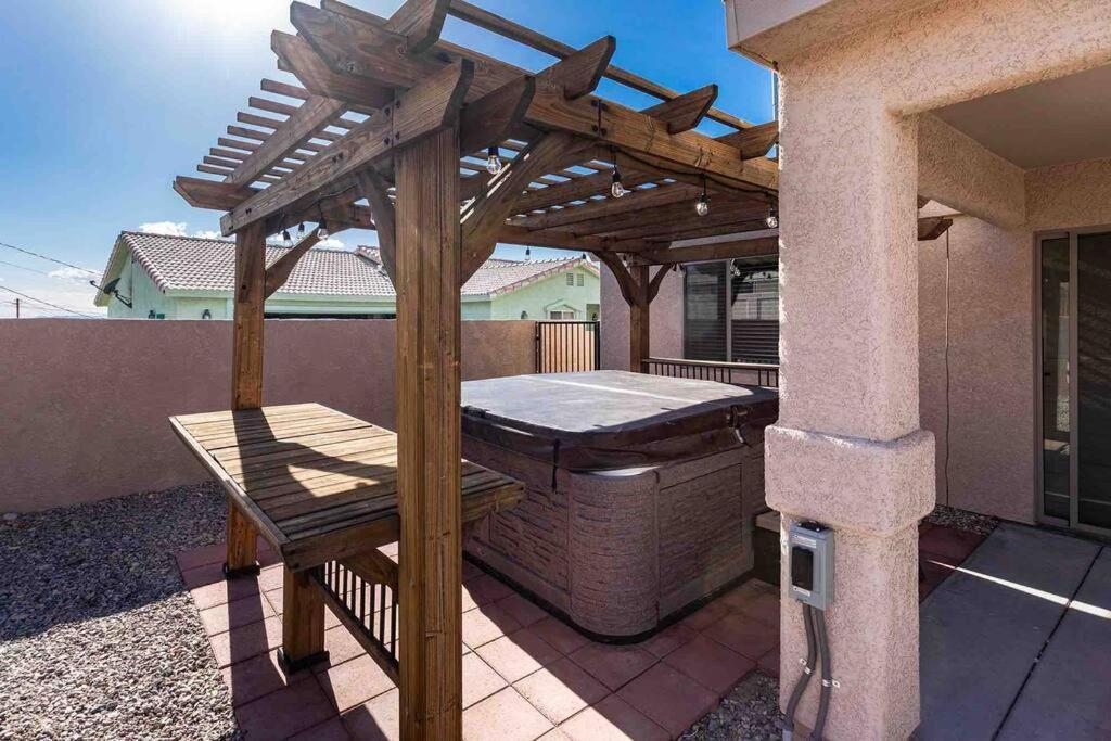 Hot Tub . Spacious . Pets . Central . Boat Parking レイク・ハヴァス・シティ エクステリア 写真